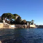 Cozy - 350 From The Sea - And Bright With Balcony -