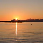 Cozy - 350 From The Sea - And Bright With Balcony - Antibes