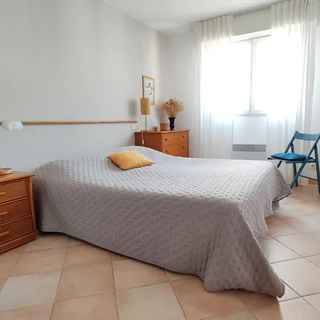 Cozy - 350 From The Sea - And Bright With Balcony - * أنتيب